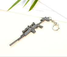 Load image into Gallery viewer, 2018 PUBG Copper Keychain Helmet And Guns 98K Game Fans Key Chains Ring Glitter Llaveros For PUBG Fans Chaveiro